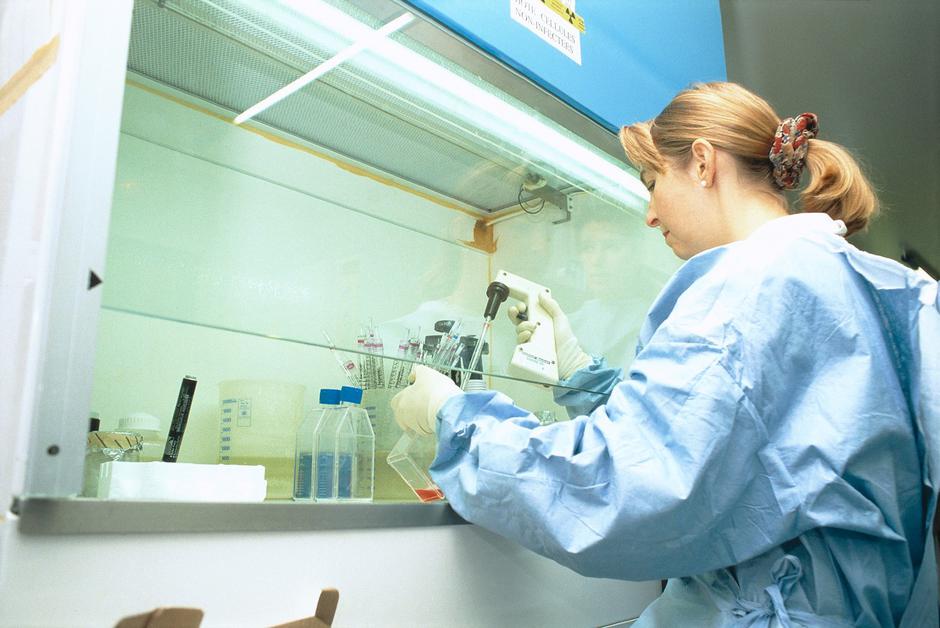 virus HIV raziskava laboratorij | Avtor: Profimedia