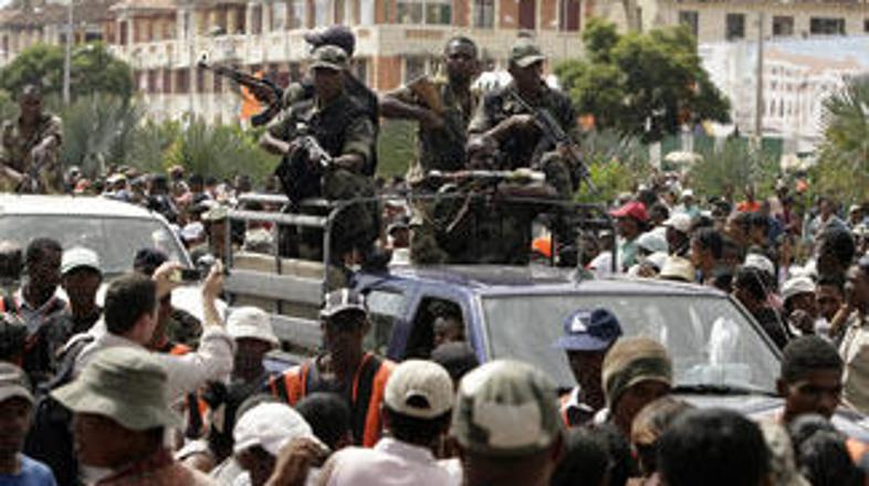 Uporniški vojaki v središču prestolnice