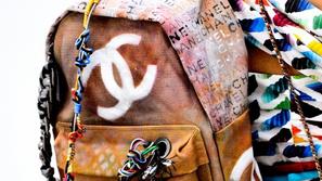 torbica Chanel nahrbtnik