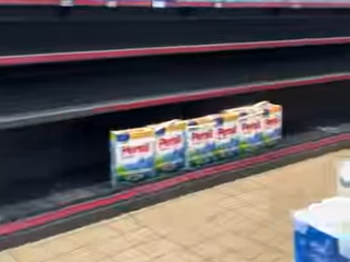 Hofer, prazne police