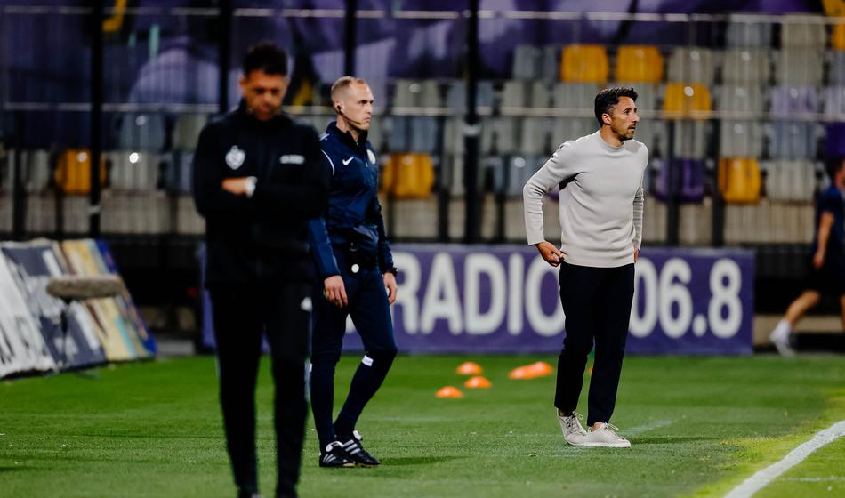 Olimpija po skromni sezoni odslovila še enega trenerja