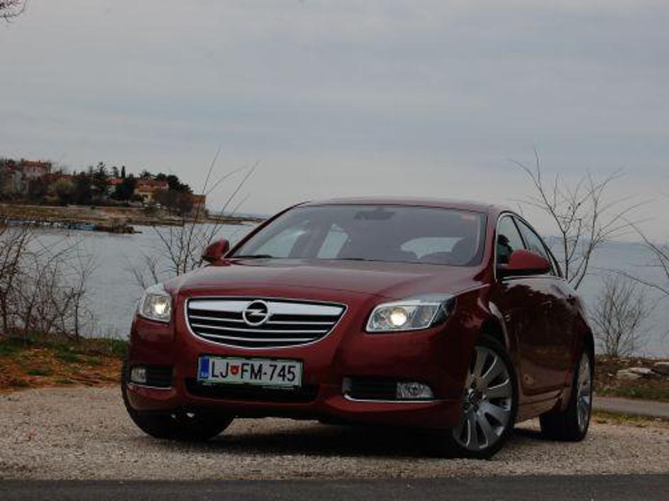 Opel je z insignio postal močen igralec v razredu passata, mondea, accorda, mazd