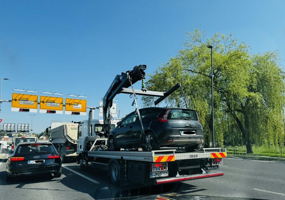 Pajek za odvoz avtov | Avtor: Andrej Leban