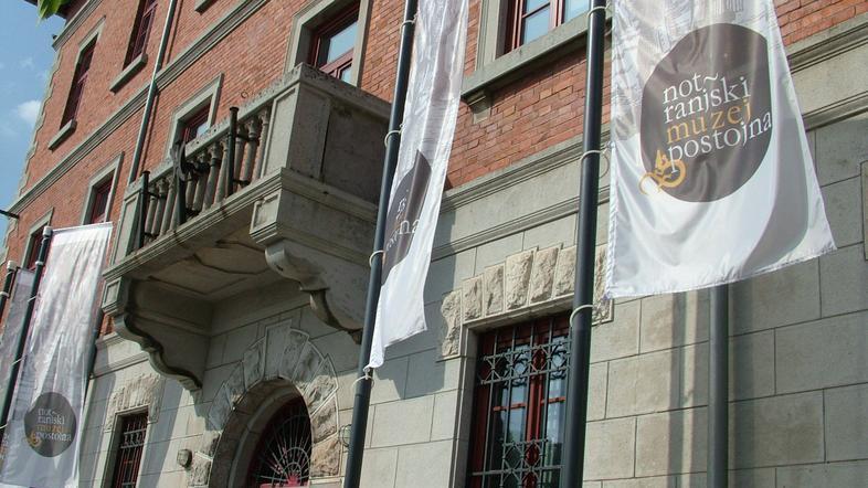 Prenova stavbe za Notranjski muzej je stala 2,3  milijona evrov; slabo polovico 