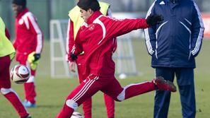 Martin Jol (v ozadju desno) pri Ajaxu vodi novo talentirano generacijo na čelu z