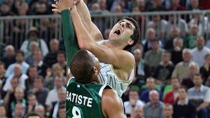 Batiste (št. 8), ki ga kličejo The Beast (Zver), je prikazal potezo v slogu svoj