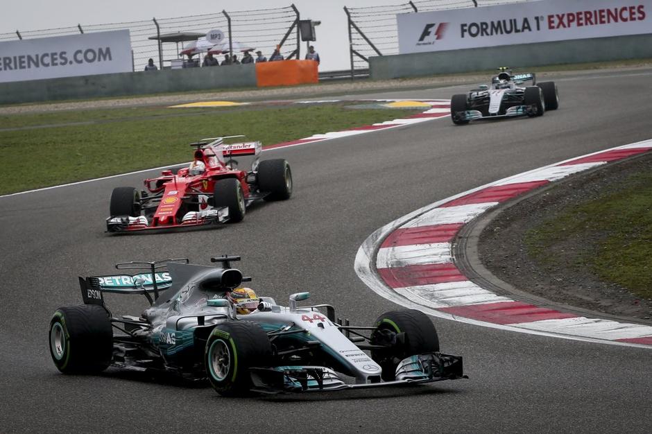 Lewis Hamilton Sebastian Vettel VN Kitajske | Avtor: EPA