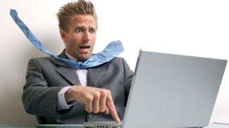 Noju z glavo v pesku je lažje.