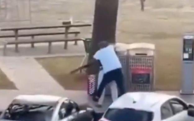 Streljanje na plaži Bondi v Avstraliji