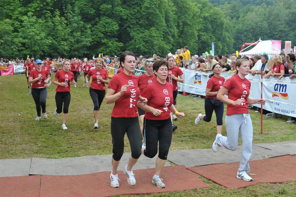 Če želite visokoresolucijsko fotografijo, nam pošljite elektronsko sporočilo na 