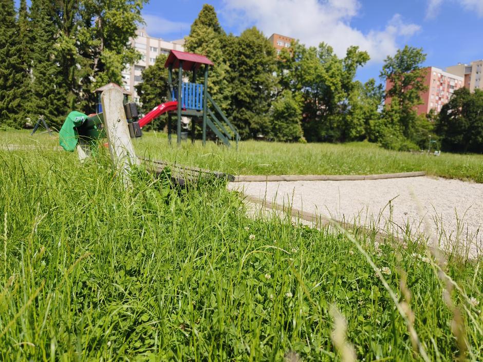 Park bratovševa glinškova ploščad košnja nogomet igrala | Avtor: 