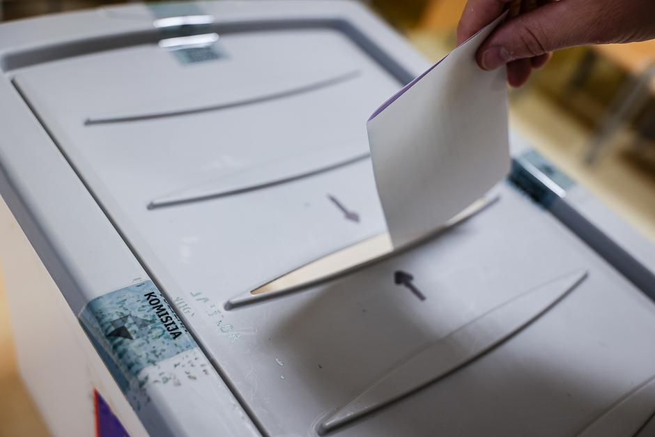 zakonodajni referendum, posvetovalni referendum, volišče | Avtor: Saša Despot