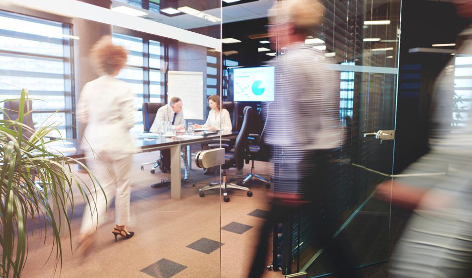 Delo v Avstriji: 2.200 EUR, 13. in 14. plača