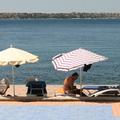 Upravljavci plaž tarnajo, da za vzdrževanje namenjajo 150 tisoč evrov na leto.