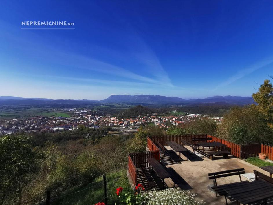 Koča Mladika nad Postojno