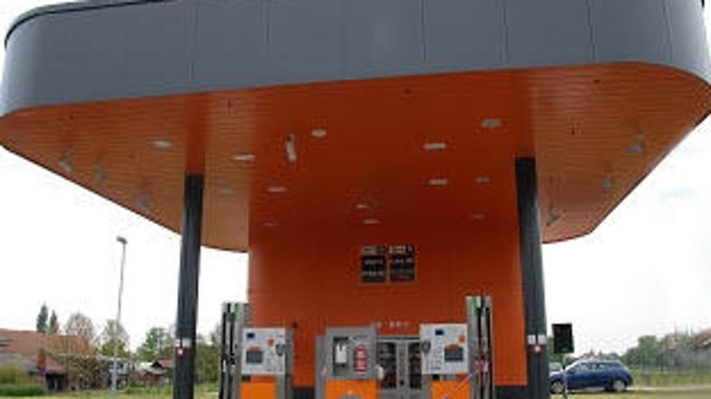 Na sliki je servis 24/7 v Dolnjem Lakošu.