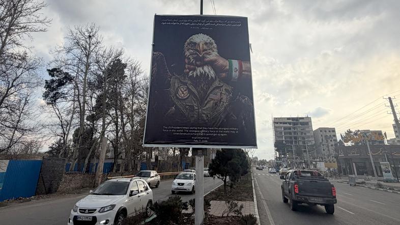 plakat na ulicah Teherana