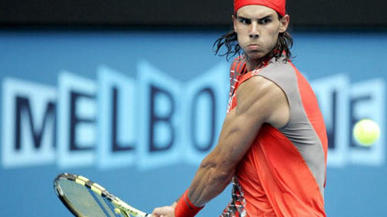 Rafael Nadal je v treh nizih odpravil Gillesa Simona.