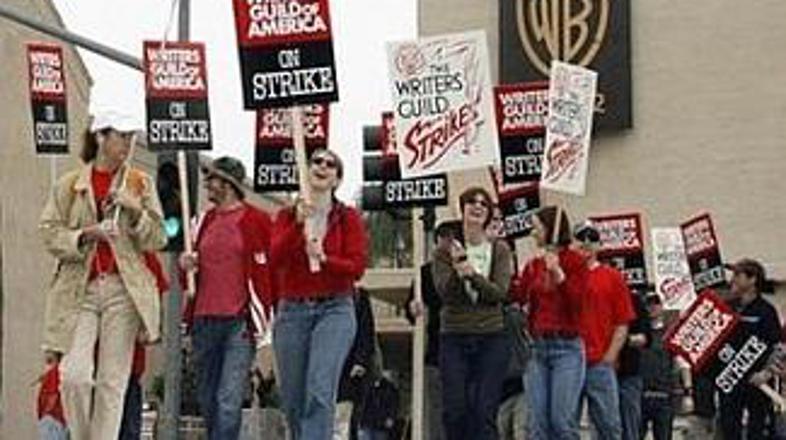 Dogajanje v velikih hollywoodskih studiih se je iz njihove notranjosti preselilo