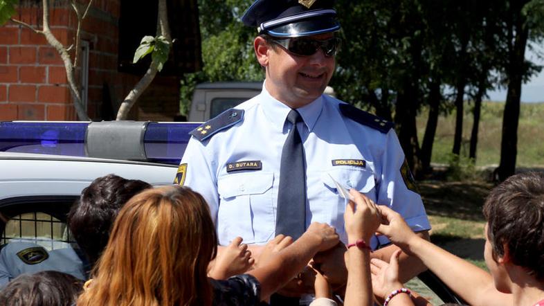 Po besedah Braneta Novaka so policisti v romskih naseljih lepo sprejeti. (Foto: 