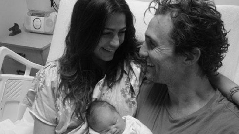 Par je objavil fotografijo s hčerkico Vido. 