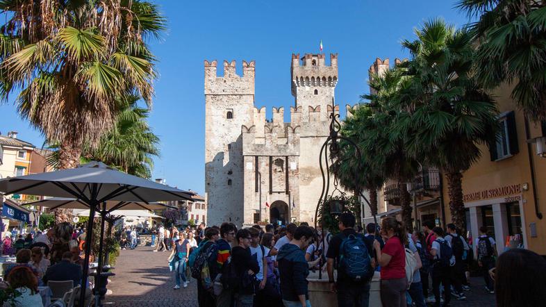 gardsko jezero Sirmione italija