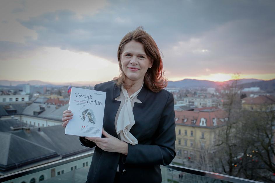 knjiga V svojih čevljih