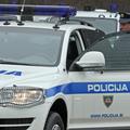 slovenija 09.01.08 policist, slovesna predaja 65 specialnih vozil znamk Renault 