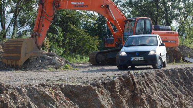 Logan pick-up se hvali z 800-kilogramsko nosilnostjo in dovolj velikim kesonom, 