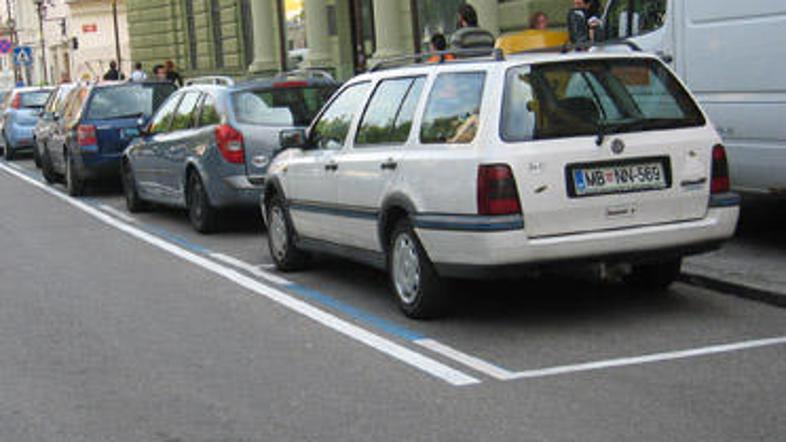 Barve v parkirni coni se ves čas spreminjajo.