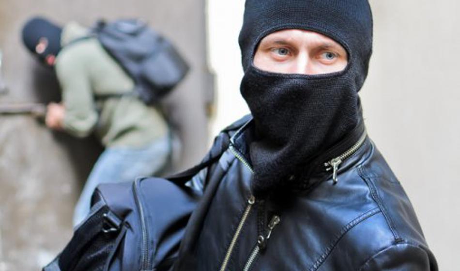 Slovenska obala ali Teksas? Grožnje s pištolo, zvezana trgovka, ropi igralnic ...