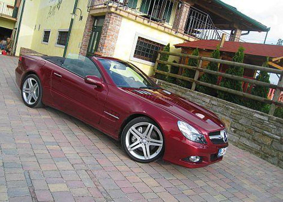 SL je poleg zunanje osvežitve dobil tudi konkretne spremembe pod pokrovom. Razpo