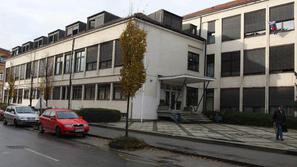 Dva dijaka Srednje trgovske šole Maribor sta želela malicati predčasno.