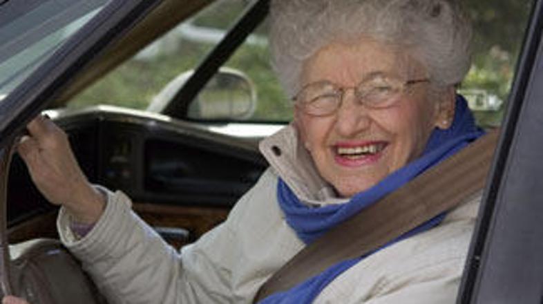 Verjetnost, da bo starejši voznik vozil pod vplivom alkohola in ne bo uporabljal