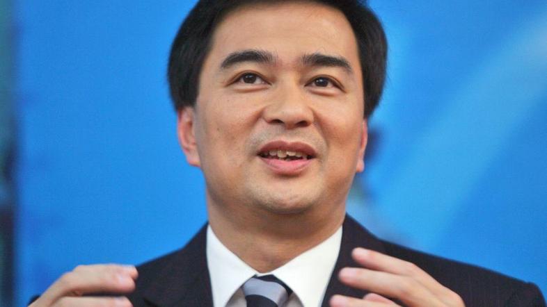 Tajski premier Abhisit Vejjajiva pripravlja načrt o spravi. (Foto: EPA)
