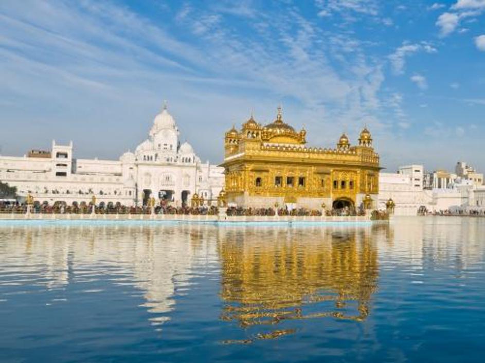 Koliko potovanj v Indijo bo odpovedanih zaradi terorističnih napadov v Mumbaju?