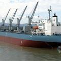 Ladja Postojna prevaža 30 tisoč ton železovih proizvodov in veznih plošč.