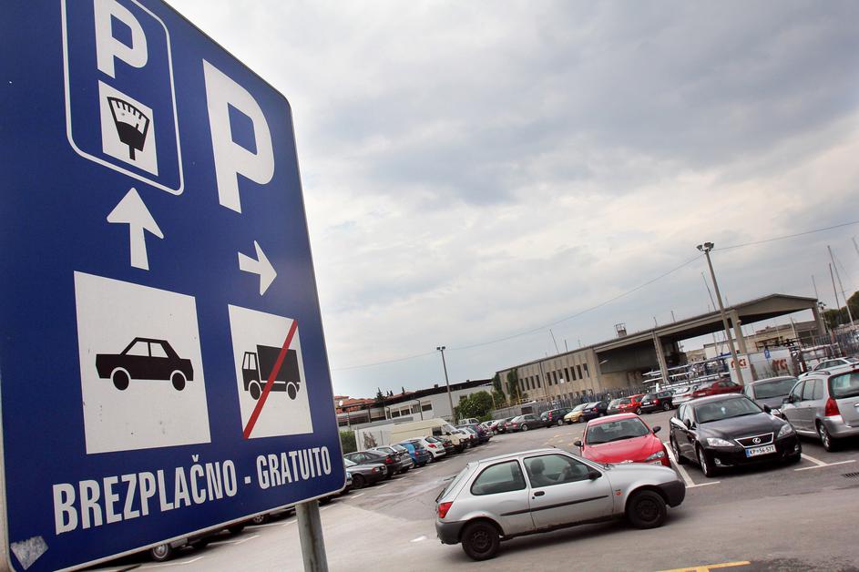 Za neizolane ostane najcenejša parkirnina pri ladjedelnici; dve evra na dan. (Fo