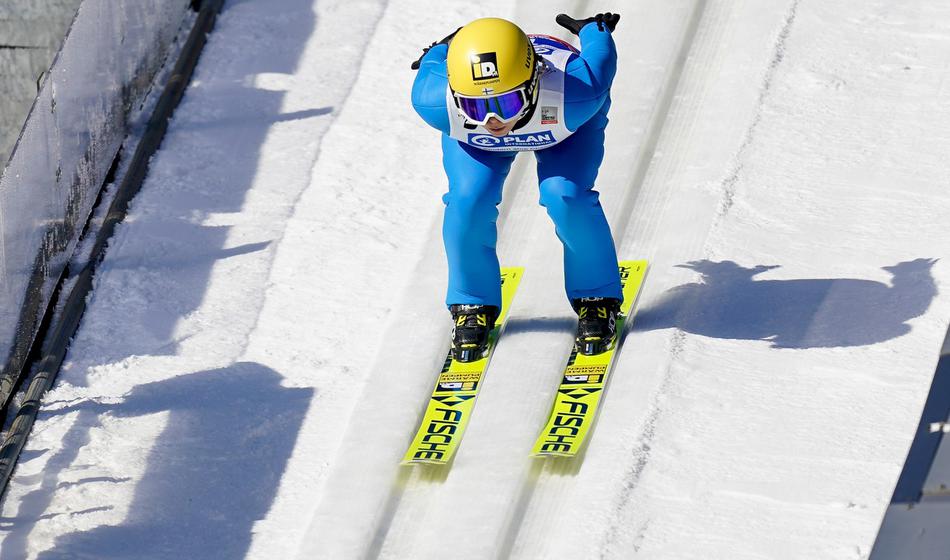 Legenda ženskih smučarskih skokov smuči postavila v kot