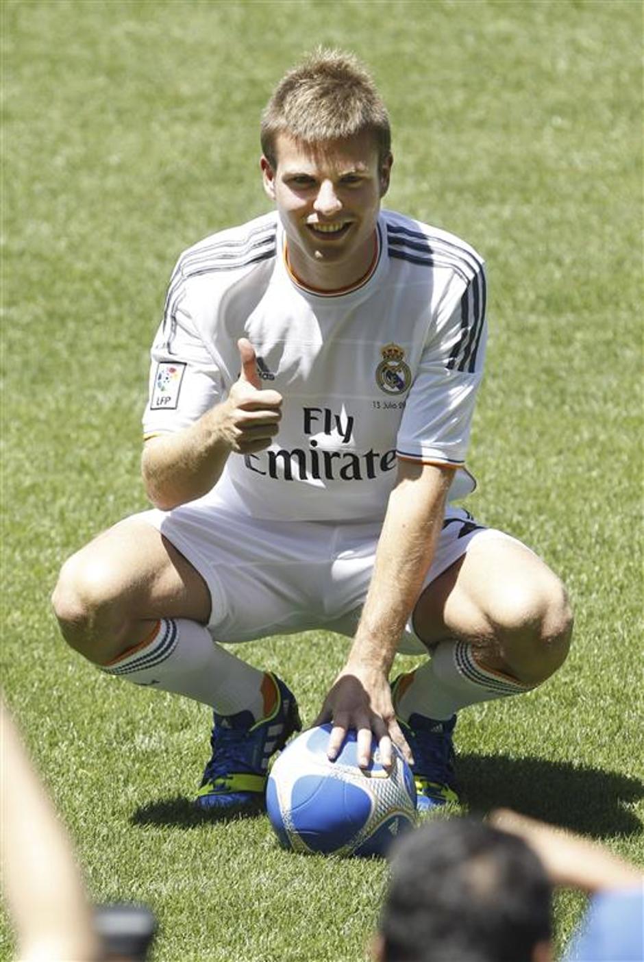 Illarramendi Real Madrid predstavitev Santiago Bernabeu nov igralec okrepitev | Avtor: EPA