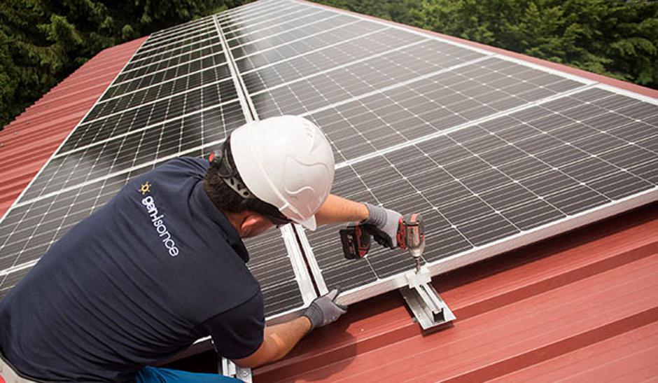 Sončna elektrarna na hiši | Avtor: arhiv Gen-i