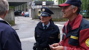 Prekrškarje, ki so bili takoj pri avtu, je mešana patrulja včeraj le opozorila, 