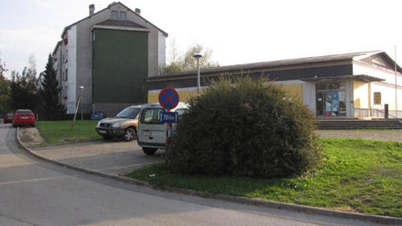 Stanovalci bloka na Ulici Slavka Gruma 54 so prepričani, da bi humanitarni cente