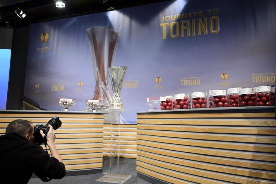 Evropska liga žreb Nyon Maribor žreb kroglice pokal trofeja fotograf fotografija