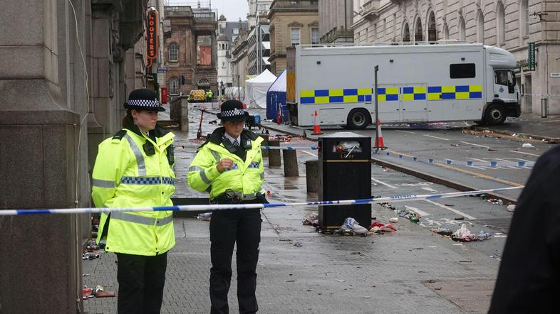 Liverpool parada slavje avtomobil množica