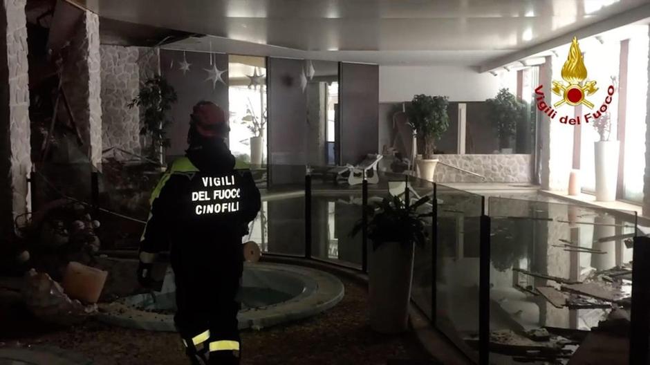 Reševalci, plaz, Italija, hotel | Avtor: EPA