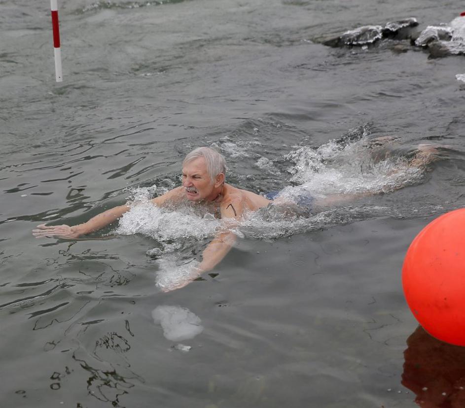 Novoletni skok v Savinjo v Celju