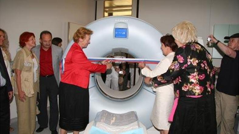 Novi CT-aparat so pospremile v uporabo ministrica za zdravje Zofija Mazej Kukovi
