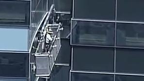 Pomivalci stekel obtičali v 35. nadstropju lasvegaškega hotela.