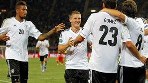 Boateng Schweinsteiger Gomez Nizozemska Nemčija Harkiv Euro 2012